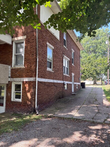Building Photo - 1413 East Ave