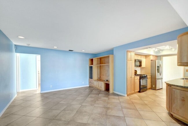 Building Photo - 1753 W Terrace Dr