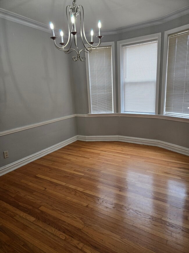 Building Photo - 749 Westwood Dr