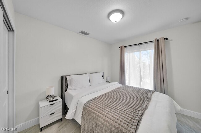 Building Photo - 901 Albany Ave