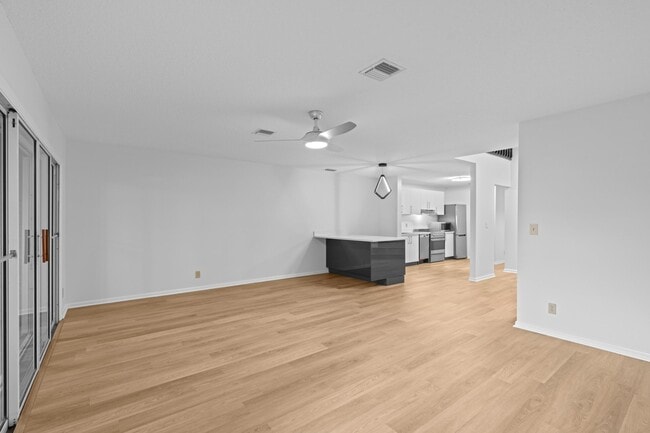 Building Photo - 1410 Ocean Dunes Cir