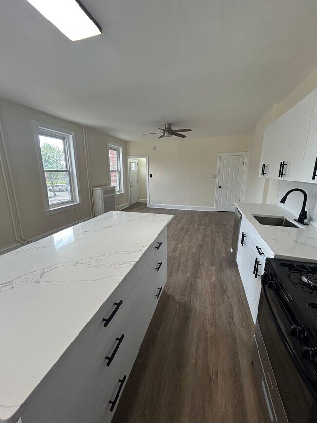 Building Photo - 423 Righter St