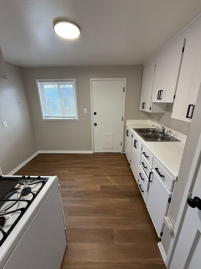 Building Photo - 433 Glen View Ct