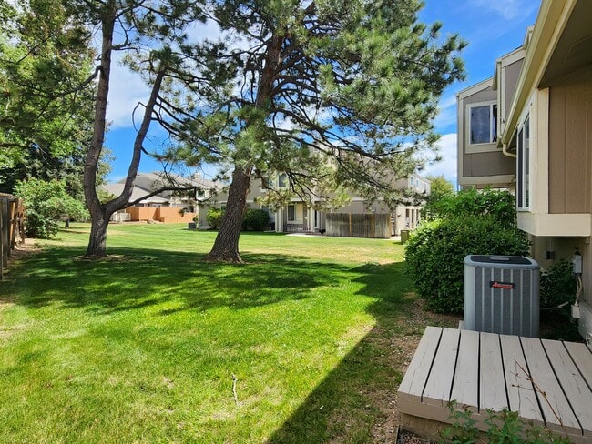 Building Photo - Updated 3 Bedroom Townhome in Great Area!