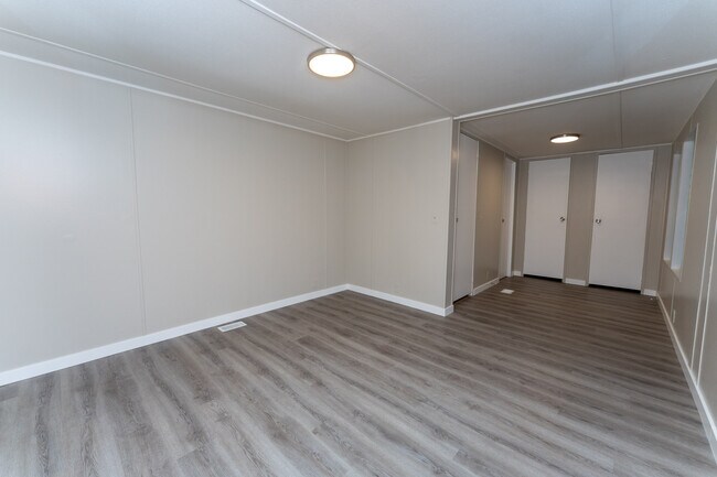 Building Photo - 9355 Lake Dr
