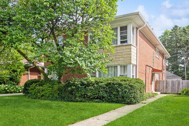 Primary Photo - 1247 N Northwest Hwy