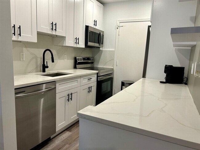 Building Photo - 2151 NE 68th St