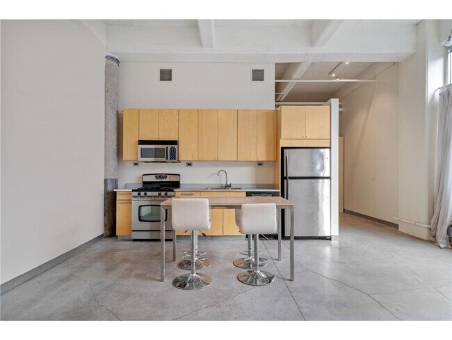Building Photo - 700 N Washington Ave