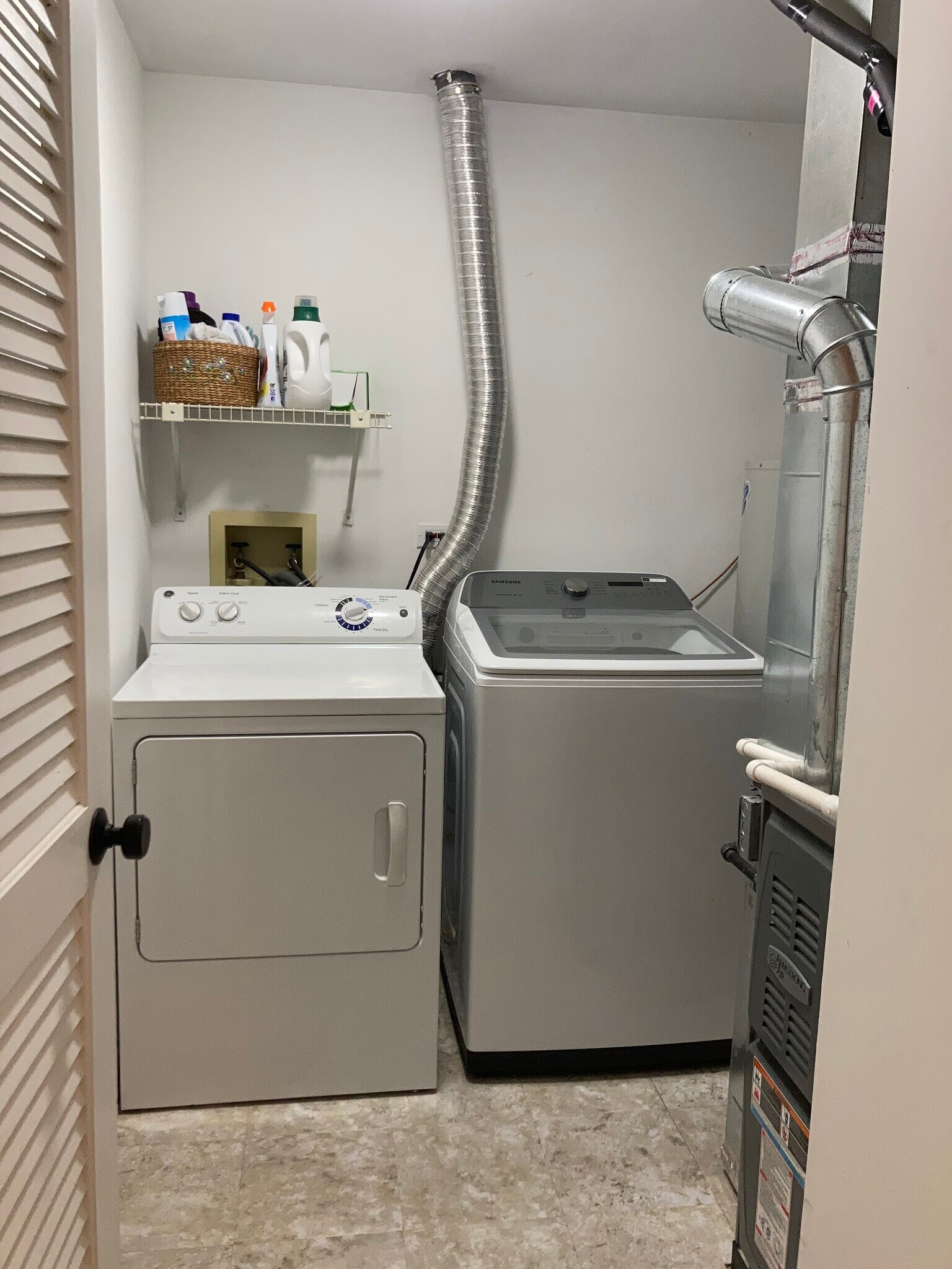 Building Photo - 1497 Golfview Dr