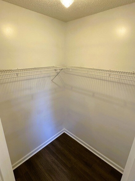 Building Photo - 2271 Lake Springs Ln