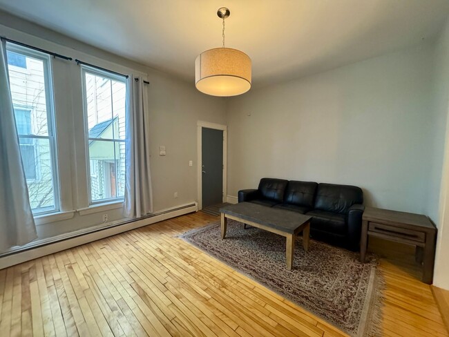 Building Photo - Beautiful 2BD/1BA Portland West End Condo!...