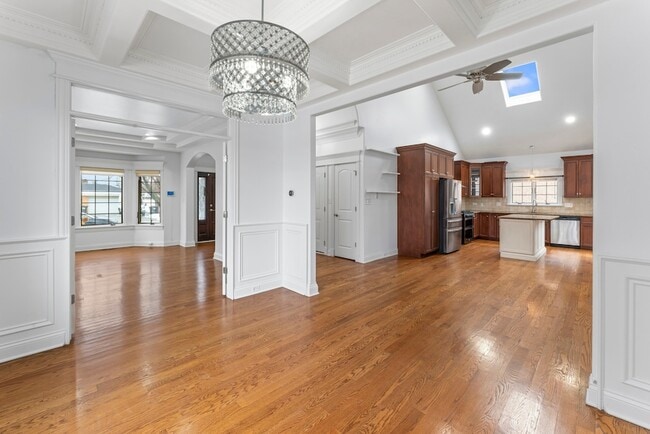 Building Photo - 9743 Oak Park Ave