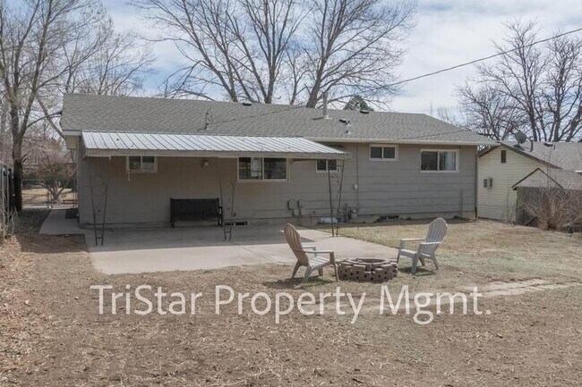 Building Photo - 3413 Greenwood Cir