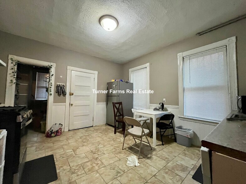 Building Photo - 12 Bucknam St