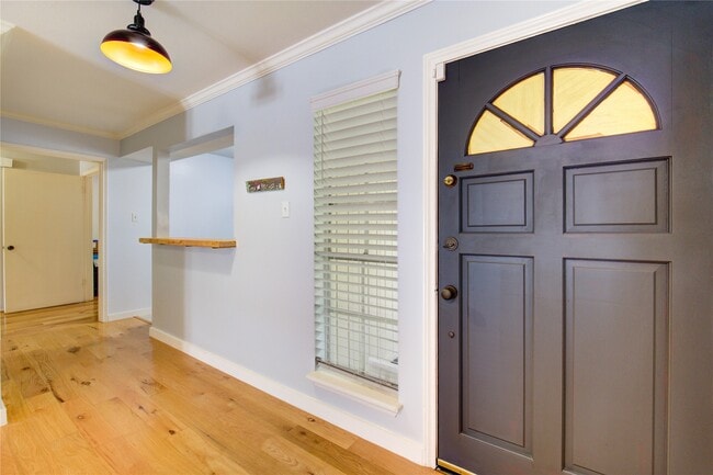 Building Photo - 12973 Trail Hollow Dr