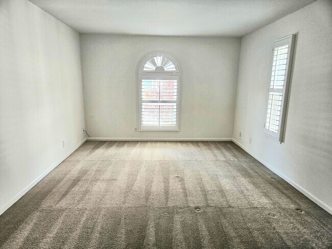 Building Photo - Superb Location for this Spacious 2 Bedroom 1.5 Bath Campbell Townhouse