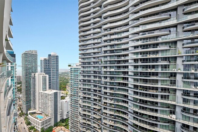 Building Photo - 1010 Brickell Ave