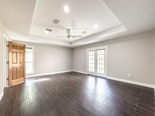 Building Photo - 4525 Maple St