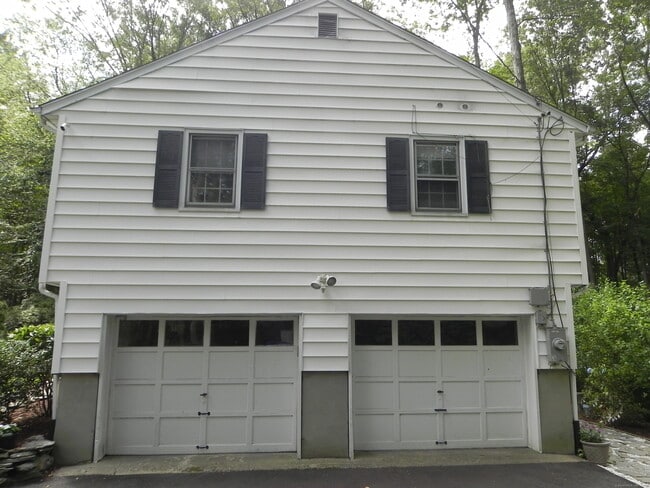 Building Photo - 24 Birchside Dr