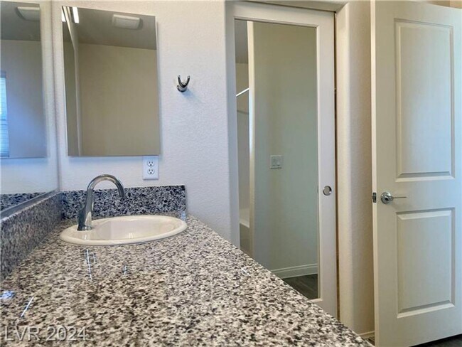 Building Photo - Brand New 4 Bedroom Townhome-Sunrise Manor
