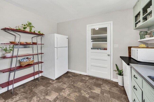 Building Photo - 3 Bedroom 1 Bath Donelson House by Two Riv...