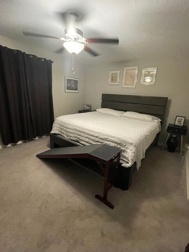 Building Photo - 17044 Yellow Pine St