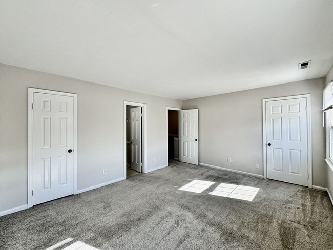 Building Photo - All Brick, End Unit Townhome in Kempsville...