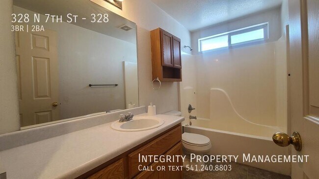 Building Photo - 328 N 7th St