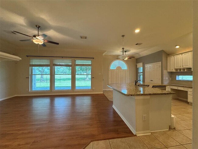 Building Photo - 5822 Pinellas Park Ct