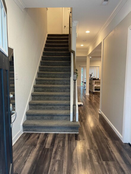 Building Photo - 3313 Marne Ave