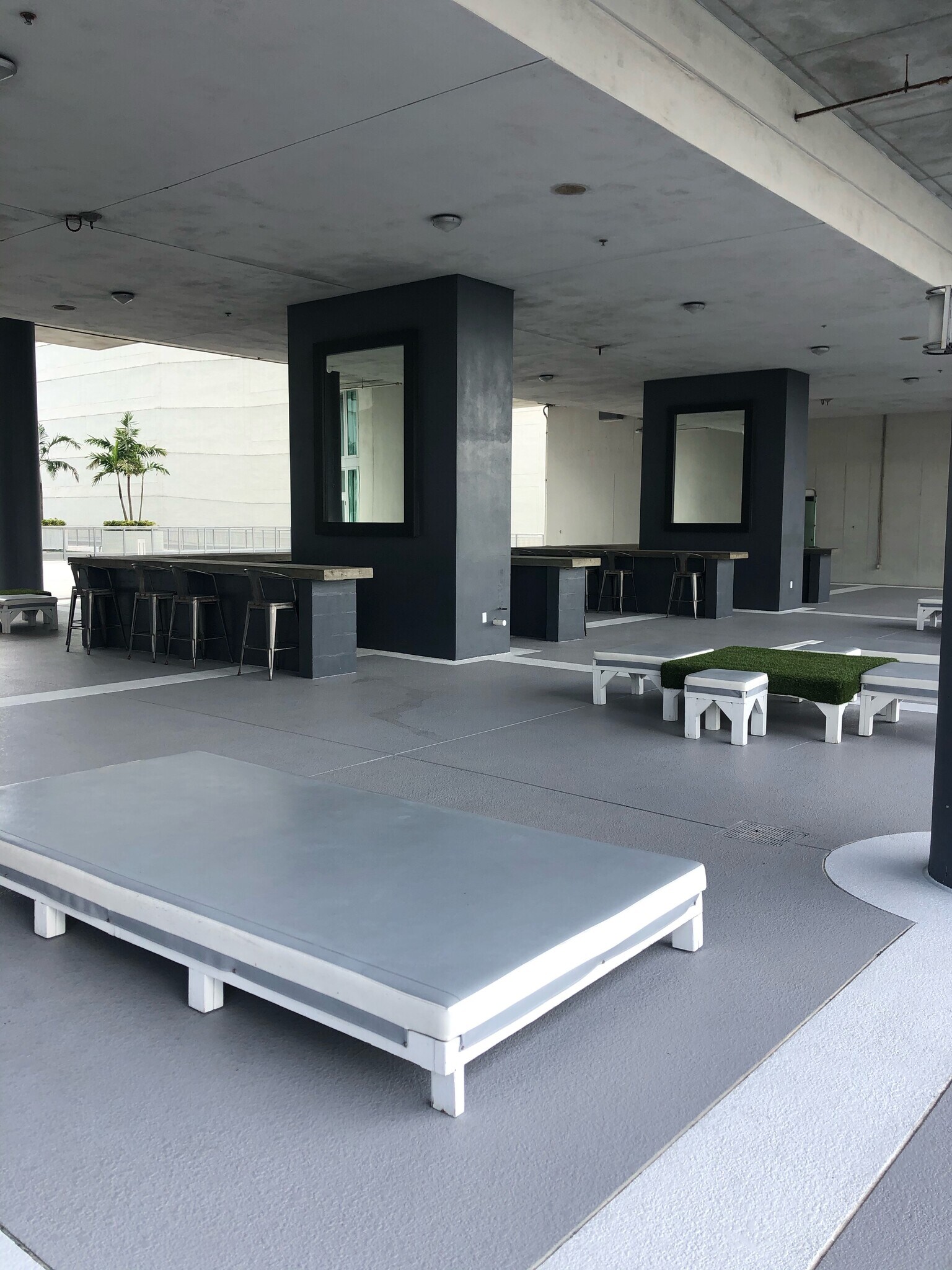 Building Photo - 690 SW 1st Ave