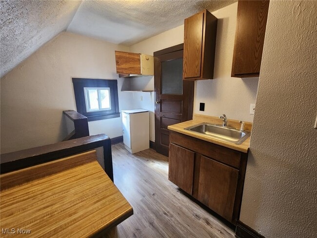 Building Photo - 3386 Beechwood Ave