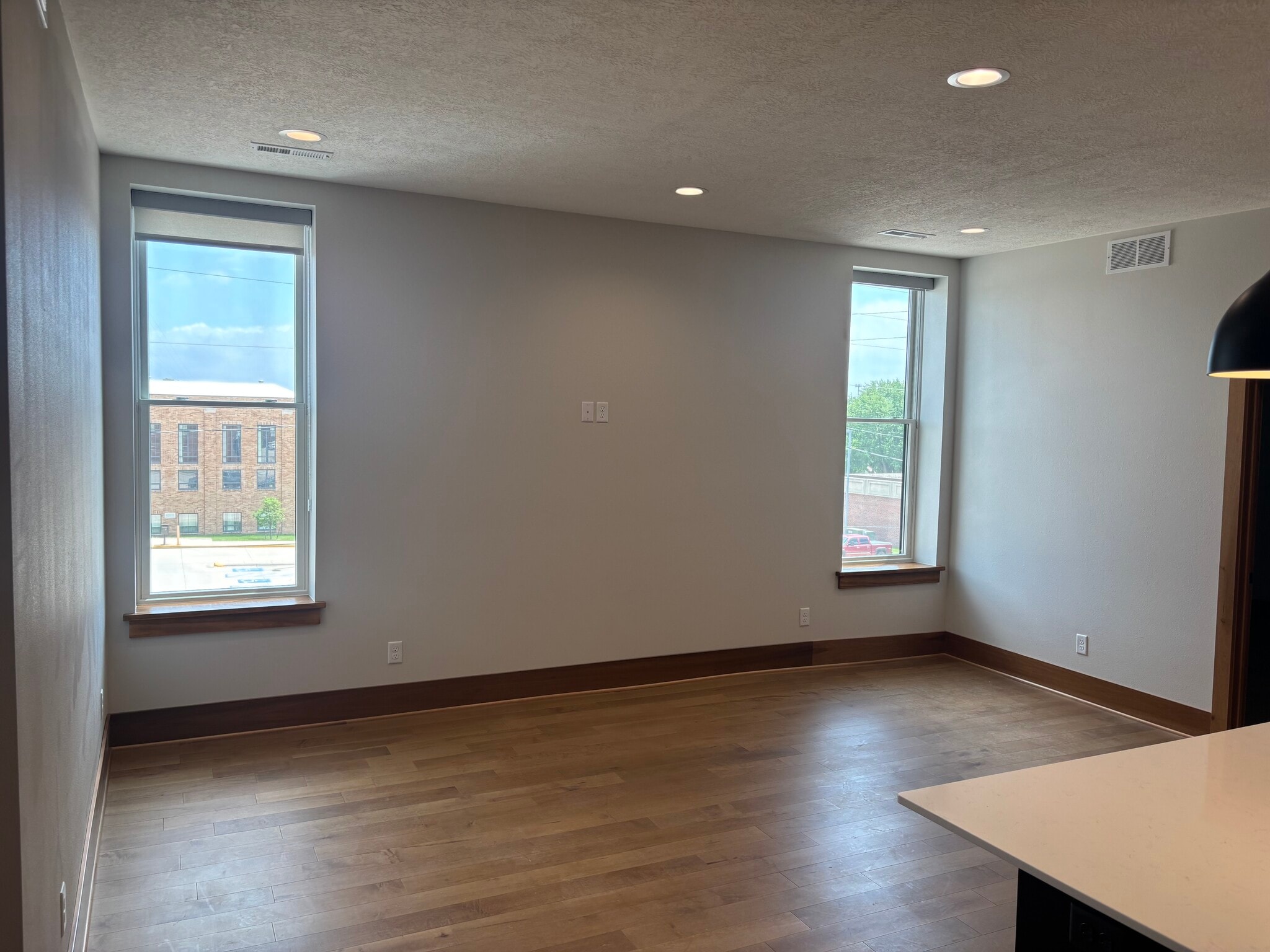 Living - 324 9th St