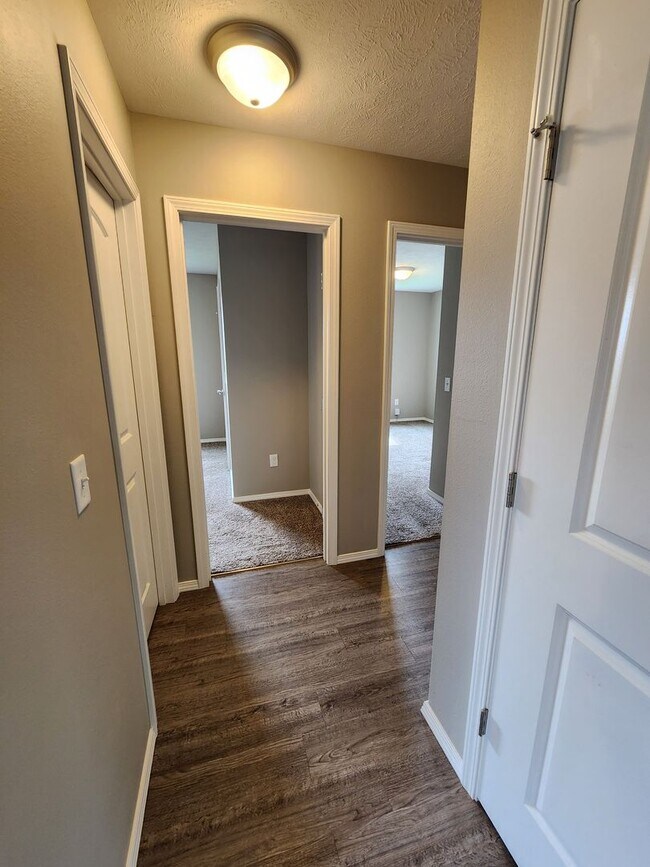 Building Photo - Spacious 3-Bedroom, 2-Bathroom Home AVAILA...