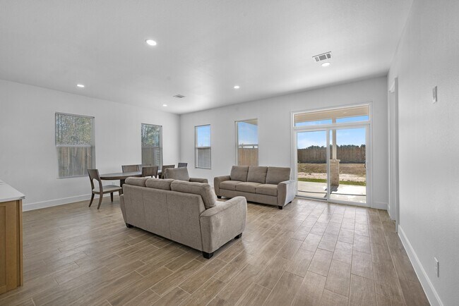 Building Photo - 510 Rd 5844