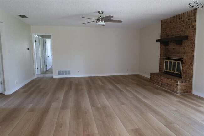 Building Photo - 2314 Randolph Dr