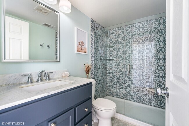 Building Photo - 1259 N Wood St