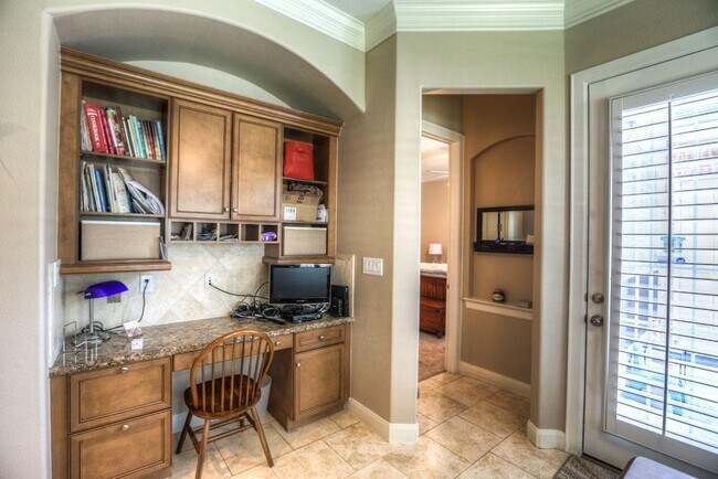 Building Photo - 1043 Memorial Village Dr