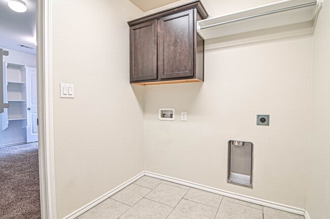 Building Photo - 719 Bronco Ct