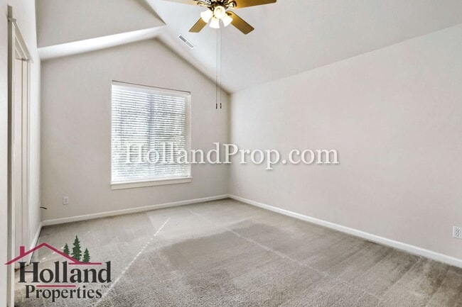 Building Photo - Charming 2-Bedroom Beaverton Townhome with Attached Garage!