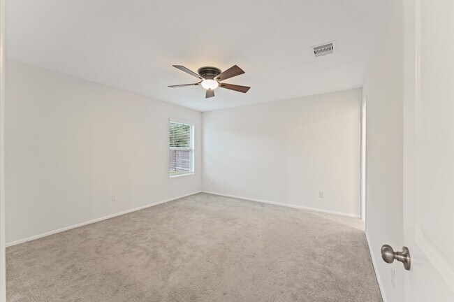 Building Photo - 347 Riverwood Village Ln