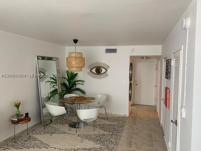 Building Photo - 2899 Collins Ave