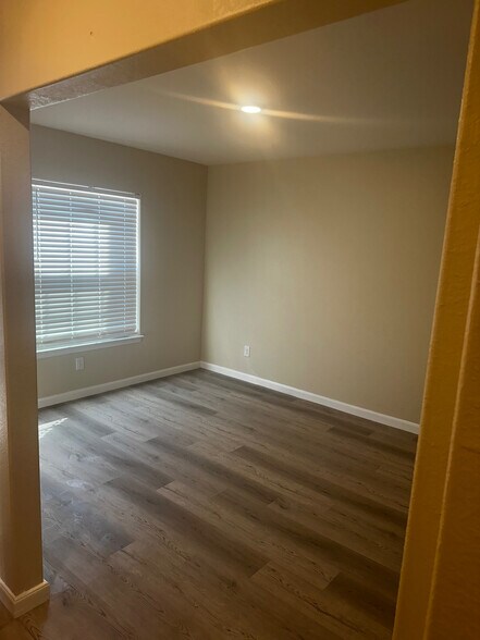 Building Photo - Room in Apartment on Harbor Lndg