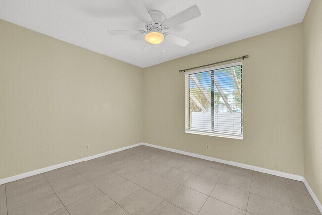 Building Photo - 5864 Strawberry Lakes Cir