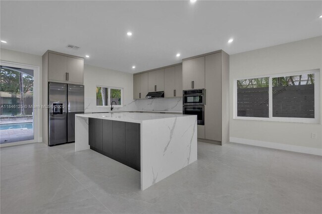 Building Photo - 6498 NW 113th Pl