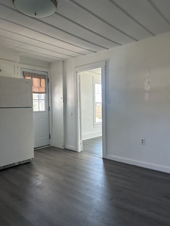 Building Photo - 11 Trinity St