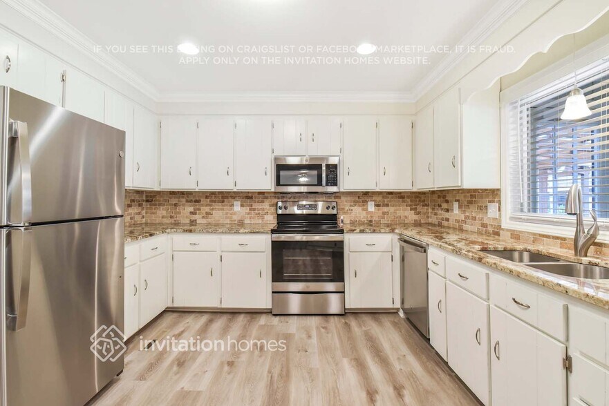 Building Photo - 9340 Pinenoll Ln