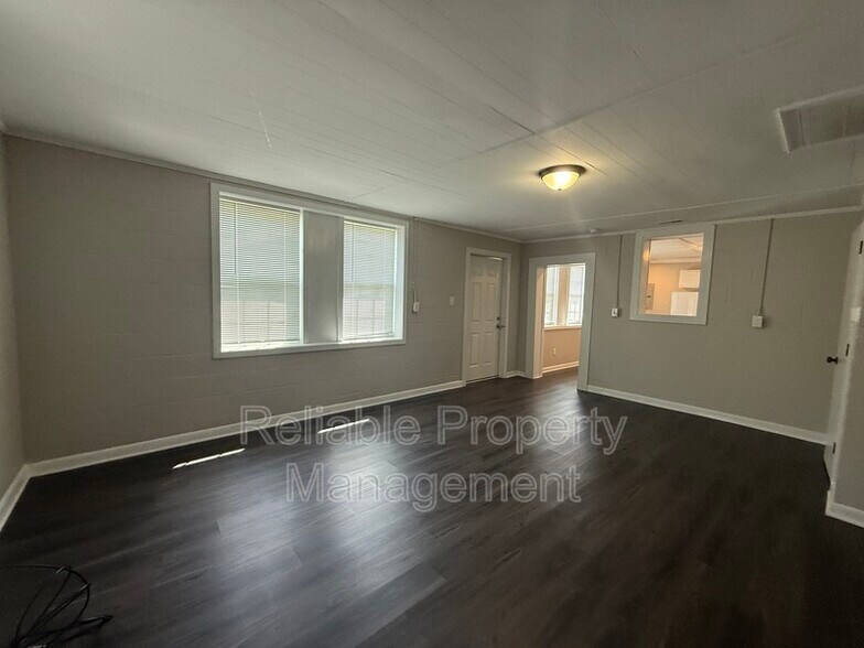Building Photo - 7018 NC-210