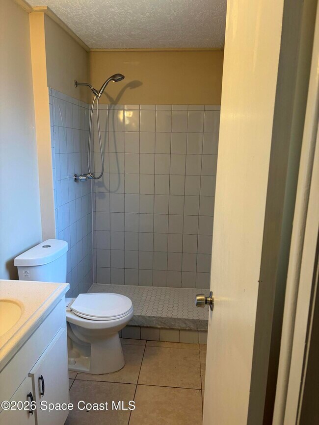 Building Photo - 965 Date Ave