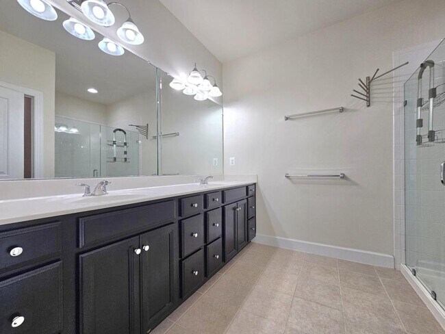 Building Photo - 8820 Englewood Farms Dr